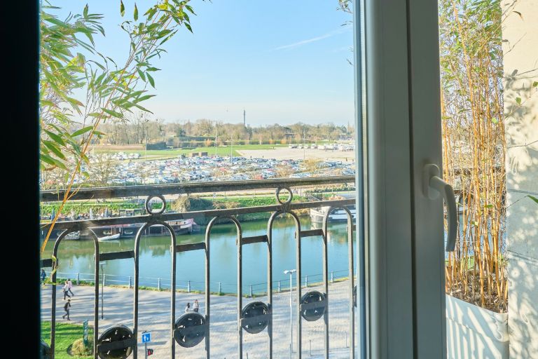 luxury apartment 4 Rooms for sale on LILLE (59800)