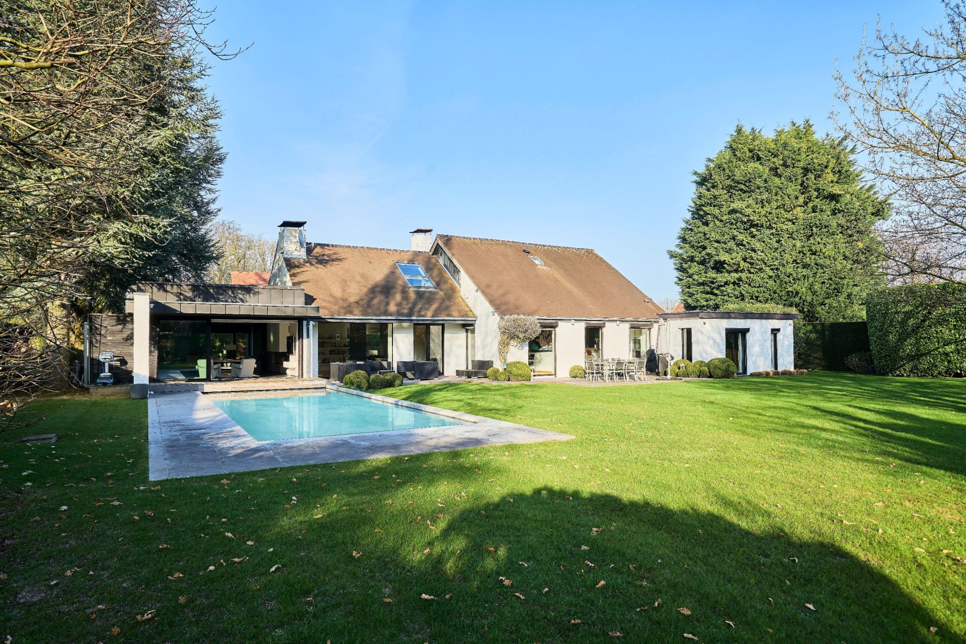 luxury house 7 Rooms for sale on CROIX (59170)