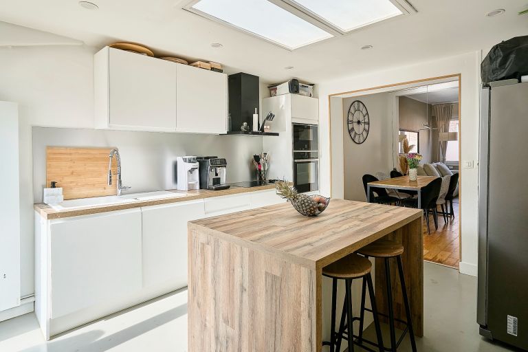 luxury house 4 Rooms for sale on MARCQ EN BAROEUL (59700)