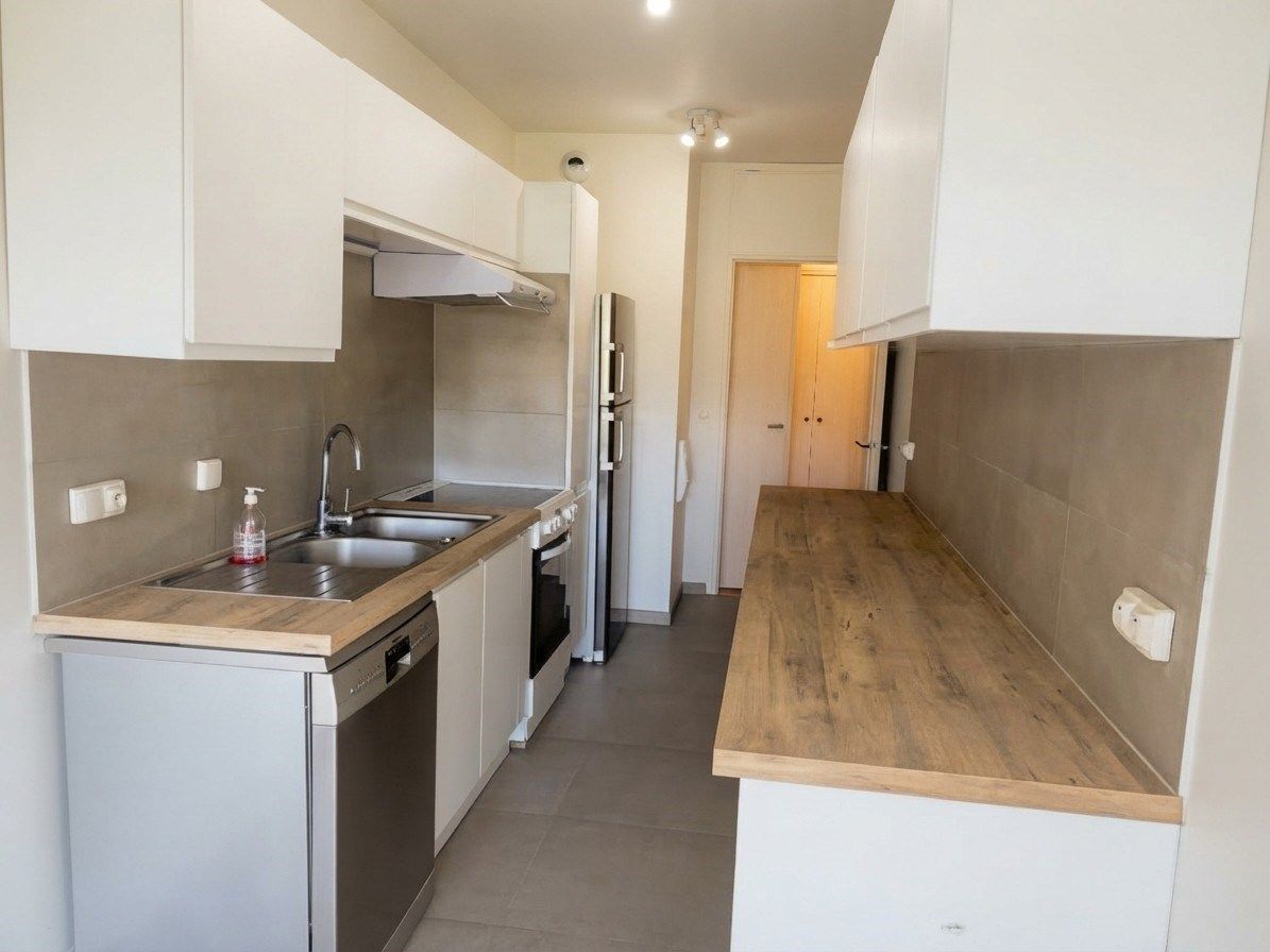 luxury apartment 4 Rooms for sale on ROUBAIX (59100)