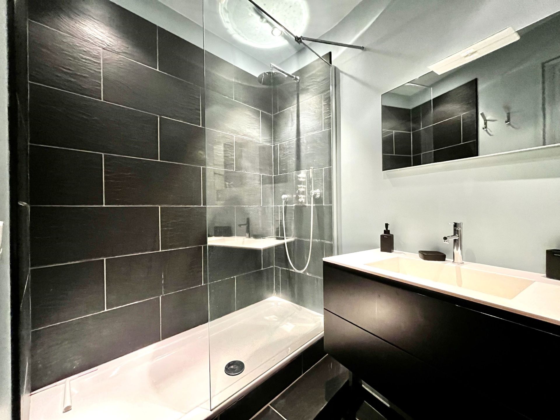 luxury apartment 6 Rooms for rent on LILLE (59000)