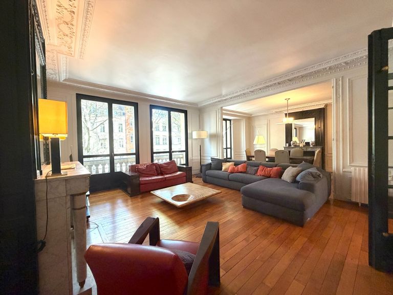luxury apartment 6 Rooms for rent on LILLE (59000)