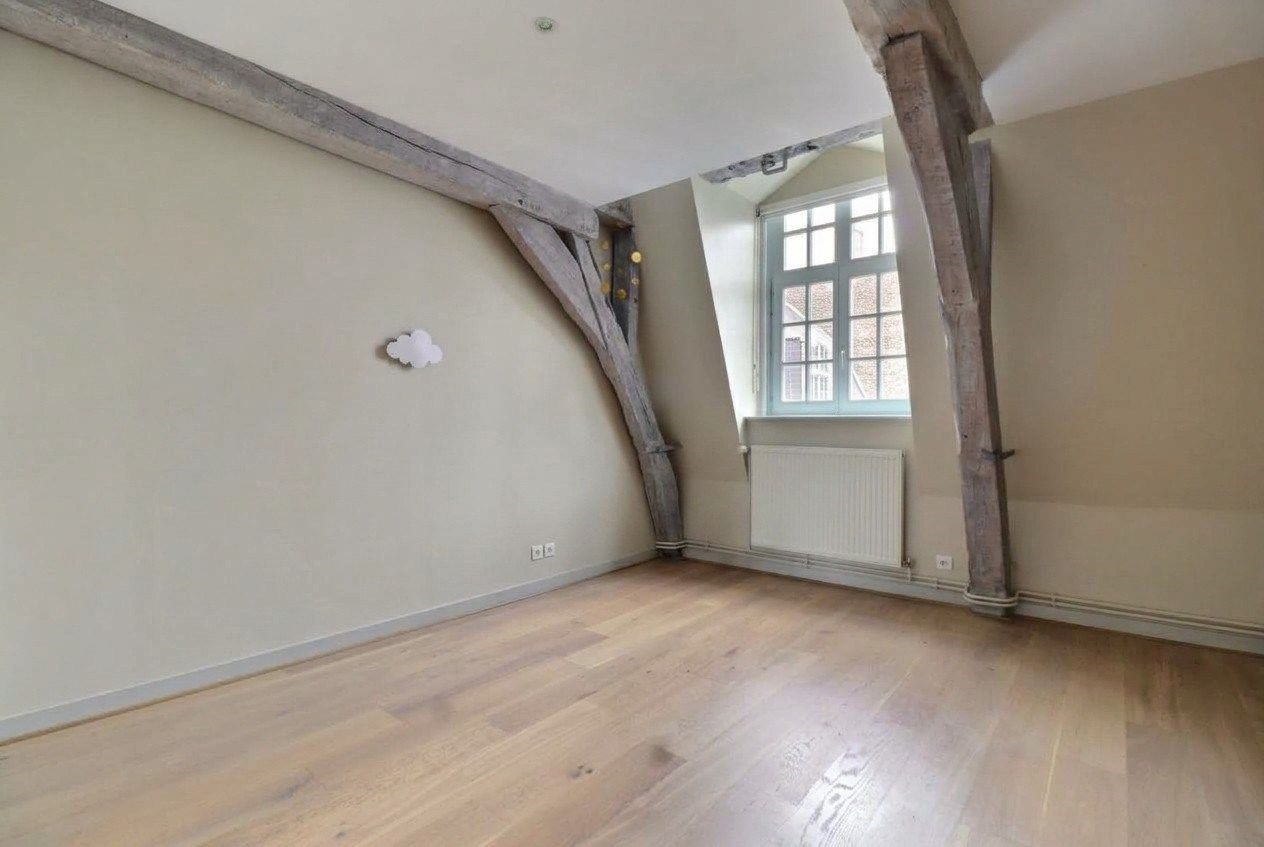 luxury apartment 4 Rooms for sale on LILLE (59800)