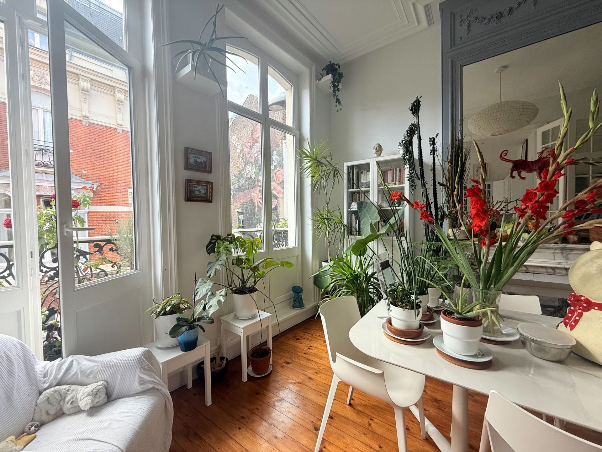 luxury apartment 4 Rooms for sale on LILLE (59800)