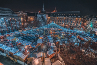 Village de NOËL de LILLE 2023 : Il revient sur la place de Rihour.